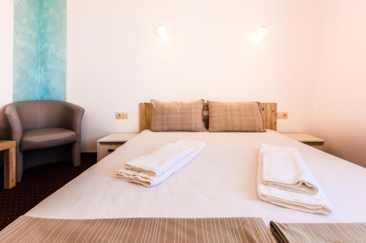 Guest House Theona ออบซอร์ ภายนอก รูปภาพ
