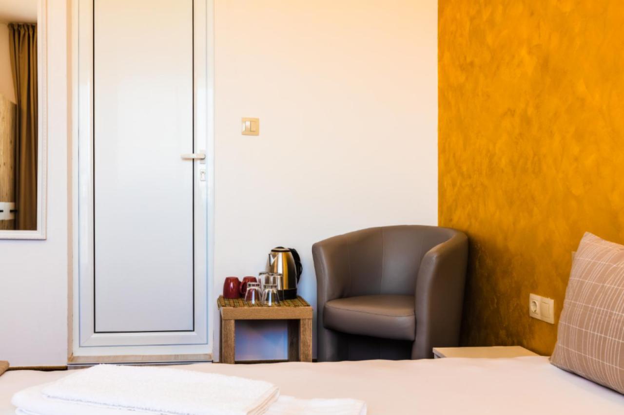 Guest House Theona ออบซอร์ ภายนอก รูปภาพ